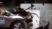 2016 Honda Pilot small overlap IIHS crash test