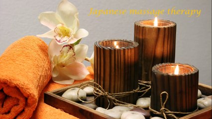 彼は若く美しいマッサージ師を満たすために満足しています