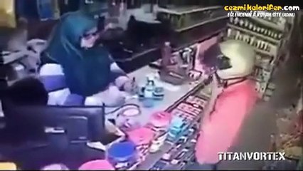 Satırlı Soyguncuya Samuray Kılıcını Çeken Ablamız