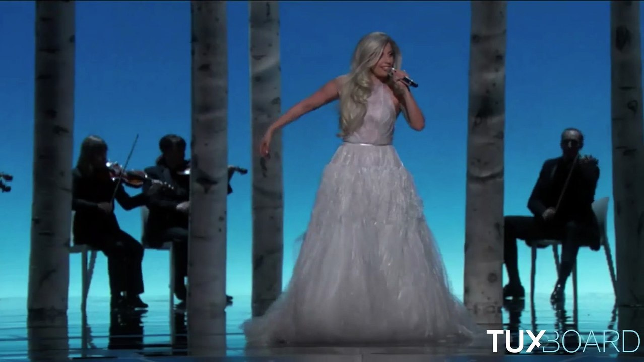 C'est pas trop mon style mes L.Gaga est juste énorme !!!