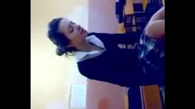 Liseli Kızdan Süper Şarkı