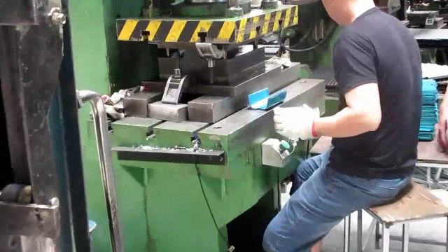 Kitchen Cabinet Hardware - China: Cutlery Tray and Drawer Organizers / Production 4