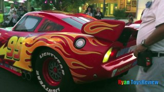 Le GÉANT de LIGHTNING MCQUEEN DisneyLand Plaisir en Famille le Parc dAttractions de Voitures Manèges pour enfants Disney Ca