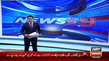 Ary News Headlines 29 December 2015 , Traffic Wardens Beat Citizen in Multan