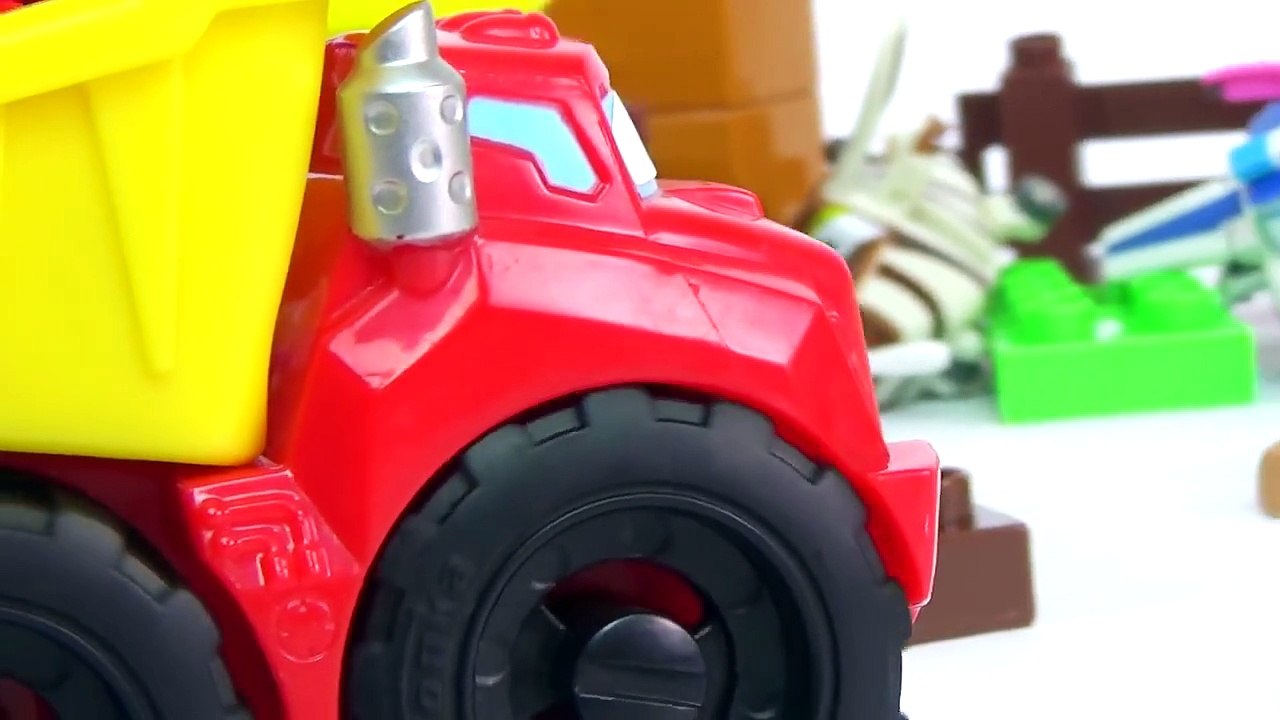 Peppa Pig e George Pulam Onde Não Deveriam! Em Português. Novelinha Brinquedos Peppa Pig Toys