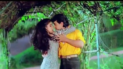 Dil Karta Hai Aamir Khan, Raveena Tandon, Andaz Apna Apna Song (1)