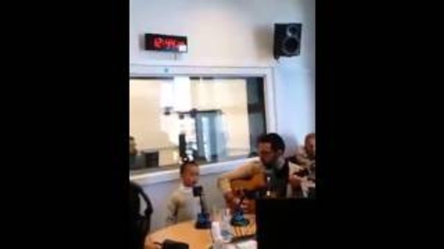 Küçük kızın mükemmel bir sesi var!