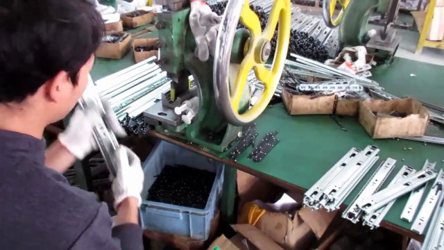 Furniture Hardware, Furniture Fittings and Cabinet Hardware - China: Ball Bearing Slides H53 / Production 6