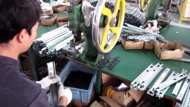 Herrajes para Closet & Herrajes para Armarios - China: Tubo Roperos / Production 6