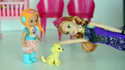 Anna Frozen volta do Cinema e encontra Gabriel com Cachorrinho Pituxinho em Portugues [Par