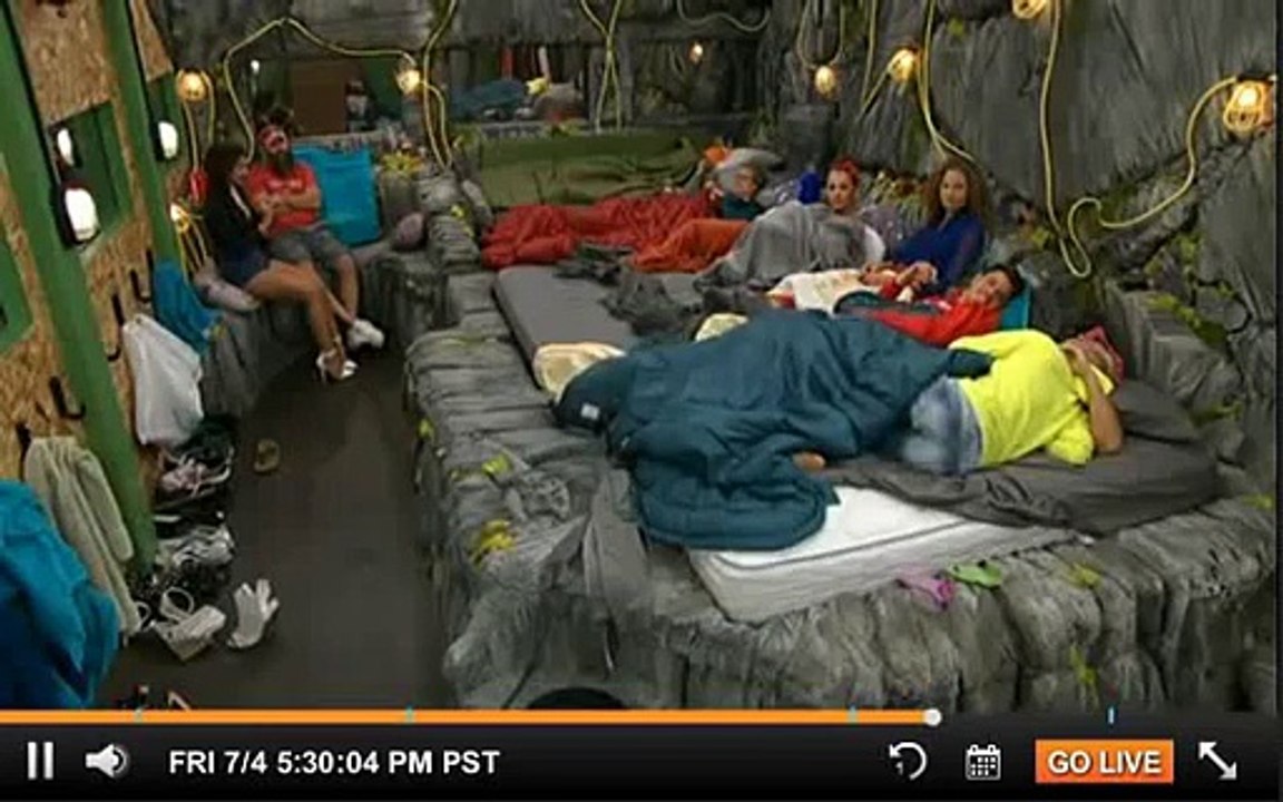 Brittany and Amber go get Ice Cream while Cody compliments Britt on her outfit BB16