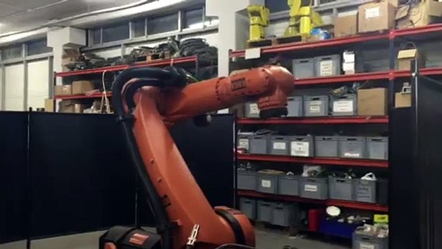 robot usati kuka Kr240 krc2 ed.o5... Robot usato o nuovo???
