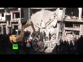 下载视频: RAW: Aftermath of triple bombing attack in Homs