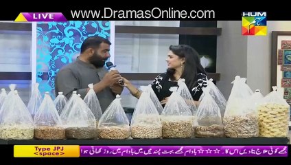 Pathan embarrassed Sanam Jung in a Live Show