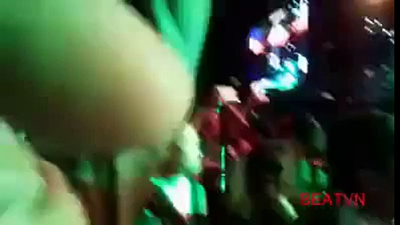 Anti-fan vào hẳn buổi diễn của Sơn Tùng chỉ để giơ lên dòng chữ này!