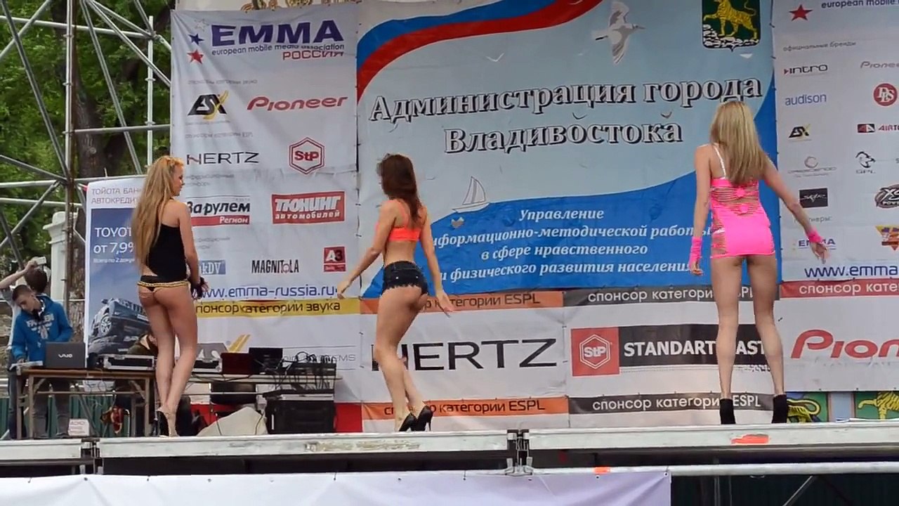Go GO sexy dance on the day of the city