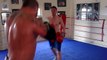 Combat de boxe entre un homme de 145 kg et un boxeur pro de 63 kg
