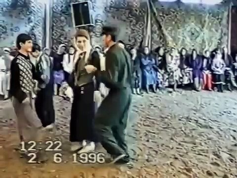 Дискотека 90-х. Парень классно танцует