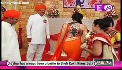 Thapki ko Sabke samne beiizat karne ke liye Shraddha ne Giraya uusko Stage se Niche 29th December 2015 Thapki Pyaar Ki