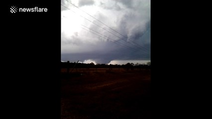 Tornado hits Arkansas town