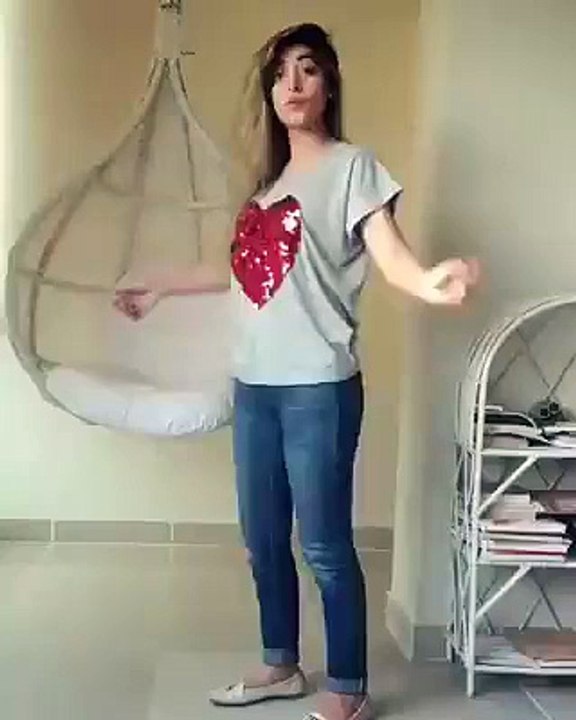 Urwa performing on Mawra Song
