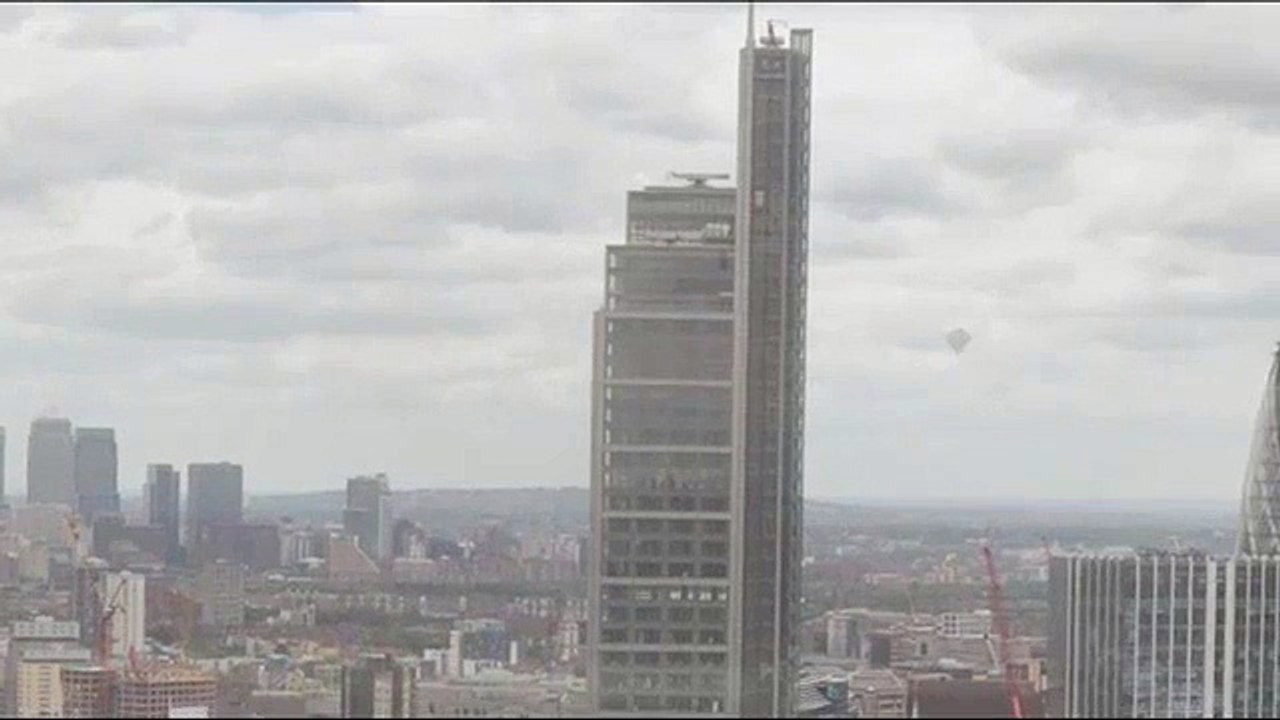 Pyramid Shape UFO Caught On Camera Over London - Ufo Videos - Real Ufo Sightings