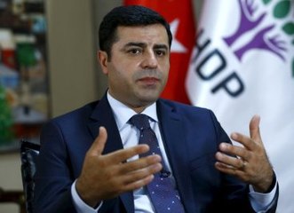 Demirtaş Barikat Kuranlara Sahip Çıktı: Gerçekten Tarih Yazıyorlar