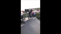 Comment impressionner des ados dans un skatepark - Grosse gamelle