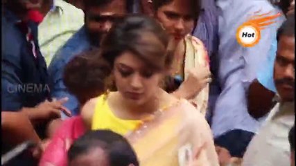 KAJAL Agarwal Pushed by Chennai Fans - Payum Puli Audio Function