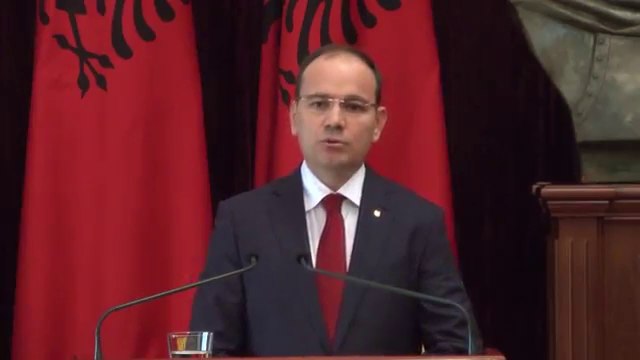 Report TV - Nishani kthen ligjin e pronave