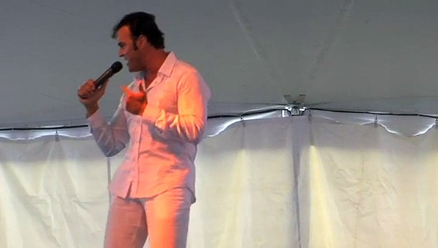 Casper Slee sings 'Viva Las Vegas' Elvis Week 2008
