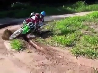 【びっくり映像】バイククラッシュ映像集 vol.10 -Motorcycle Fail and Crashes Compilation