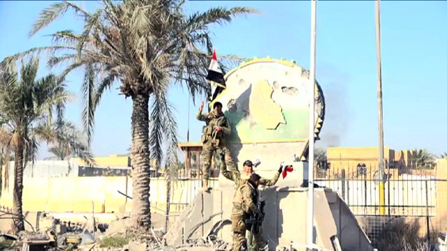 Iraqi troops raise national flag in recaptured Ramadi