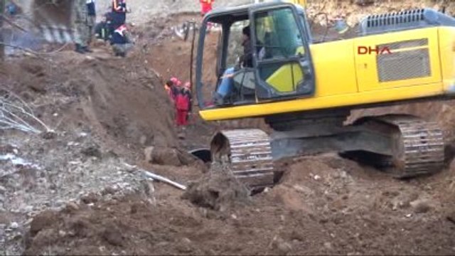Sivas Boru Döşerken Toprak Altında Kalan 3 İşçi Öldü