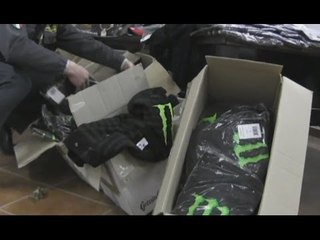 Monza - Prodotti natalizi contraffatti: anche felpe della "Monster Energy" (29.12.15)