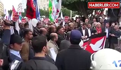 Yürüyüşe İzin Vermeyen Polisten CHP