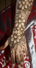 Flowers & Leaf Combination in Mehandi Henna Designs