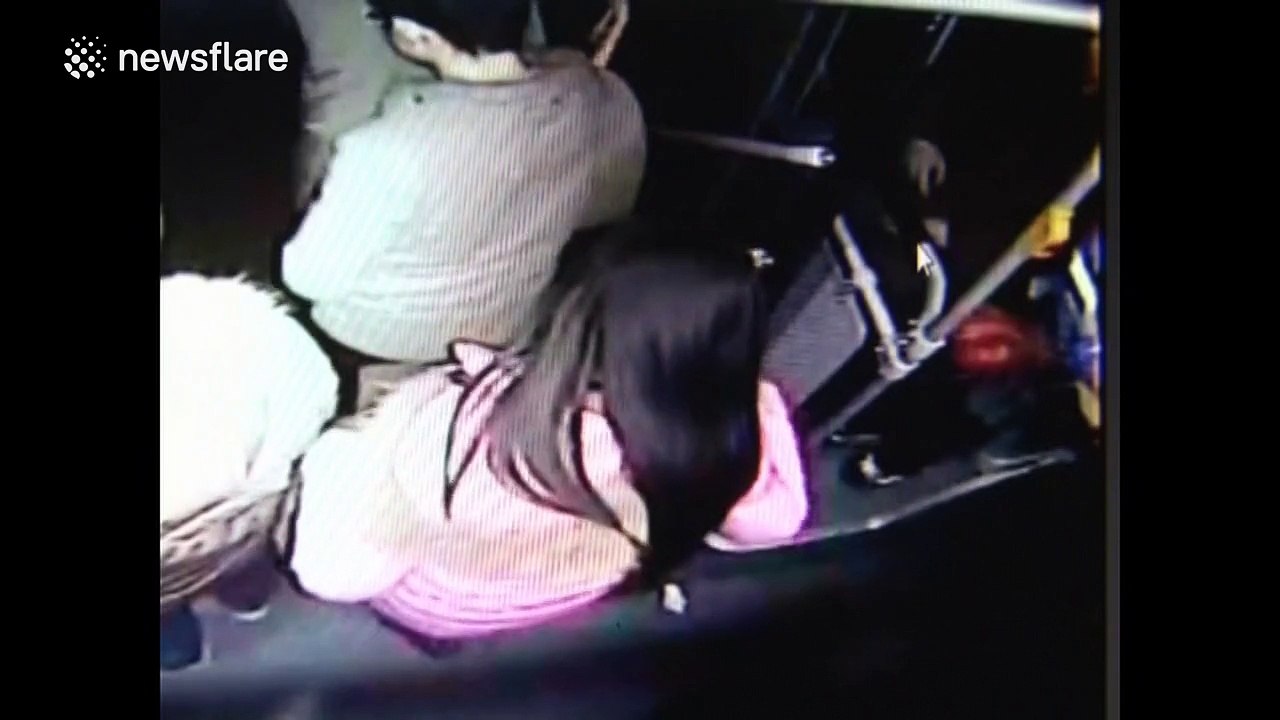 Woman fights with fellow bus passenger over behaviour in China