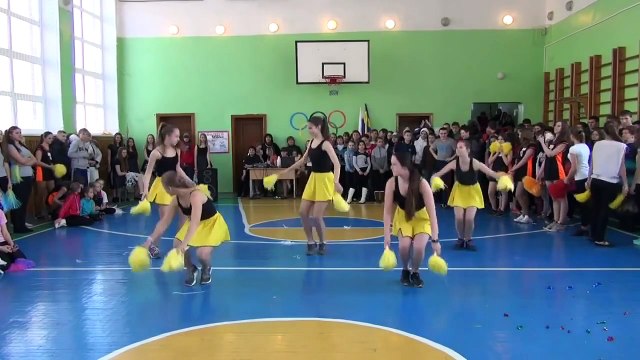 Young girls cheerleaders