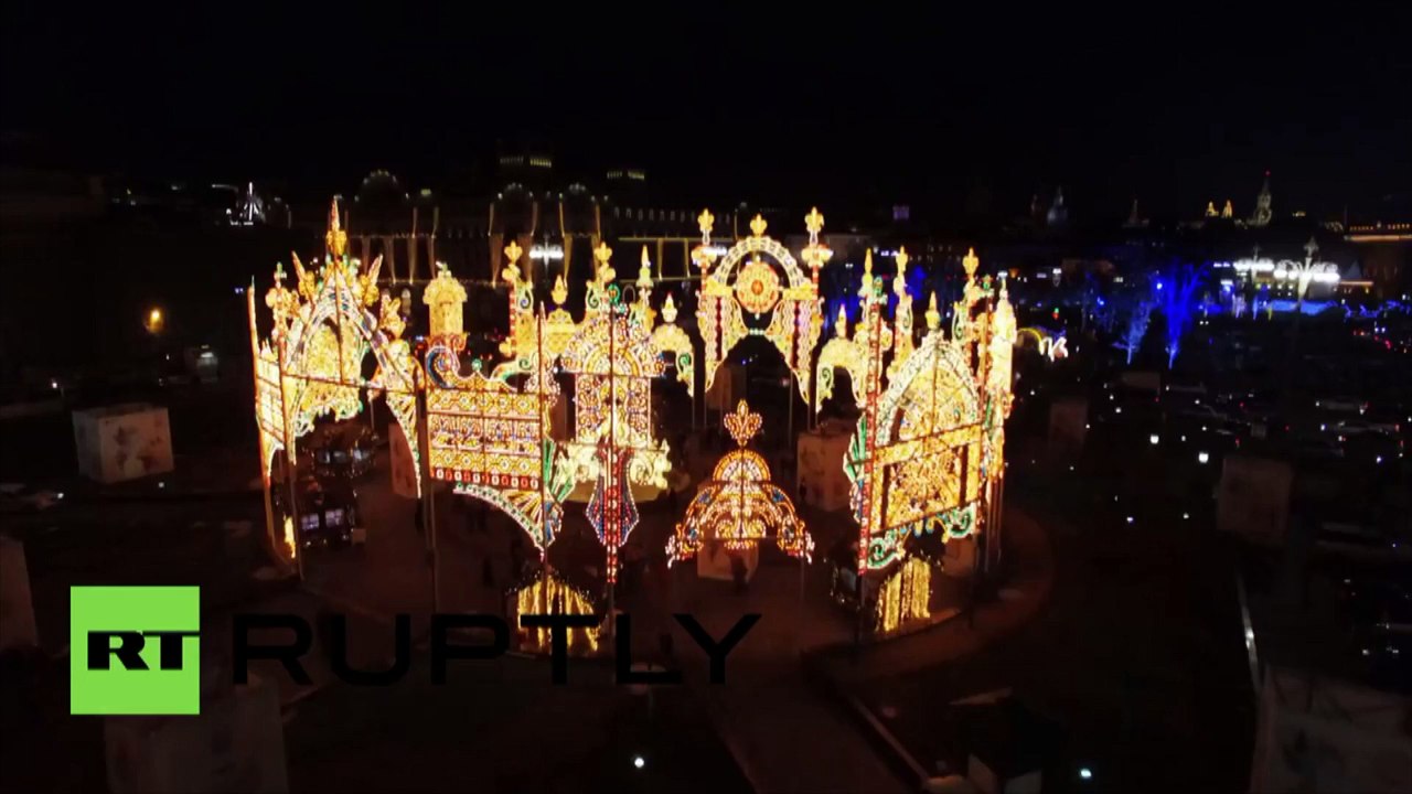 Moscou : éblouissantes illuminations de Noël capturées par drone