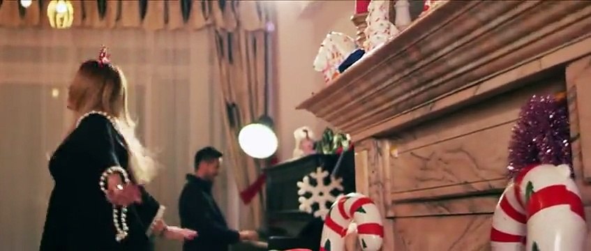 GEØRGE, Anda Adam, Lora - What's UP - Mosu' e roman