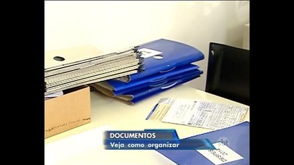 Profissionais pagos por hora ajudam a organizar documentos