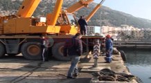 Ndotet deti i Shëngjinit, anija e mbytur me 12 mijë litra karburant brenda- Ora News