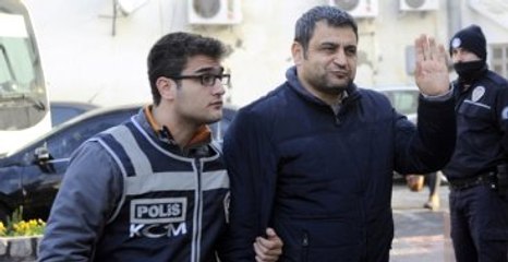 Çanakkale'de Sedat Laçiner Yurt Dışı Yasağı Konularak Serbest Bırakıldı