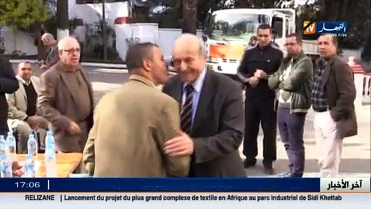 مقر جبهة الأفافاس  تواصل توافد شخصيات و طنية لتعزية العائلة السياسية