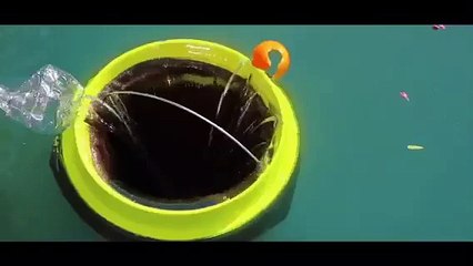 فكرة ذكية لانتشال المخلفات من البحر