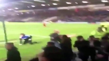 Chesterfield's keeper bodyslams a Coventry fan - Chesterfield FC vs. Coventry City 28_12_2015