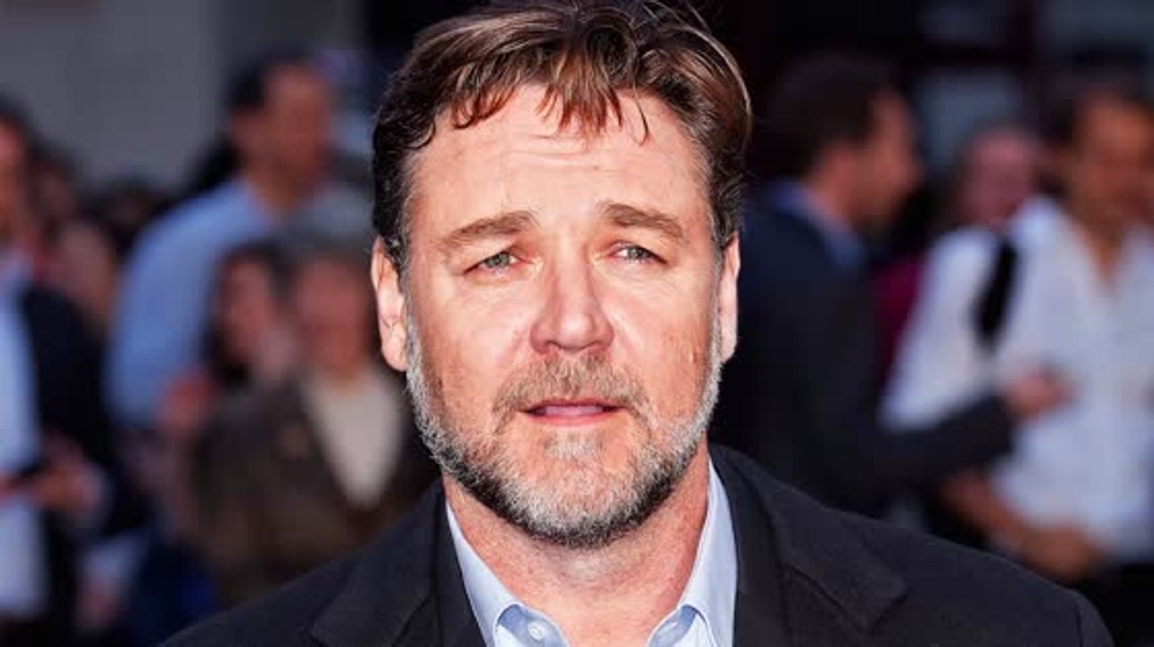 Russell Crowe Kicked Off Airplane For Trying to Fly With Hoverboards