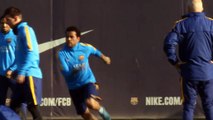 Barcelone - Dani Alves donne tout à l'entraînement