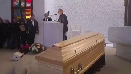 Le vibrant hommage d'Idir à Hocine Ait Ahmed ce matin à Lausanne.Suisse